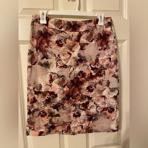 Ann Taylor pencil skirt floral Pink size 2